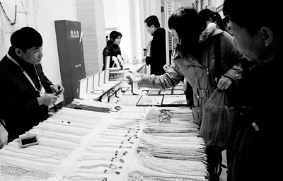 浙江浦江珍珠饰品展亮相京城，工艺与文化共绽放